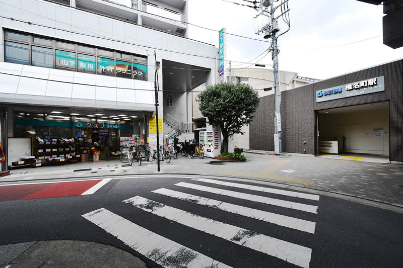 西武池袋線「椎名町」駅、南口駅前の外観入口